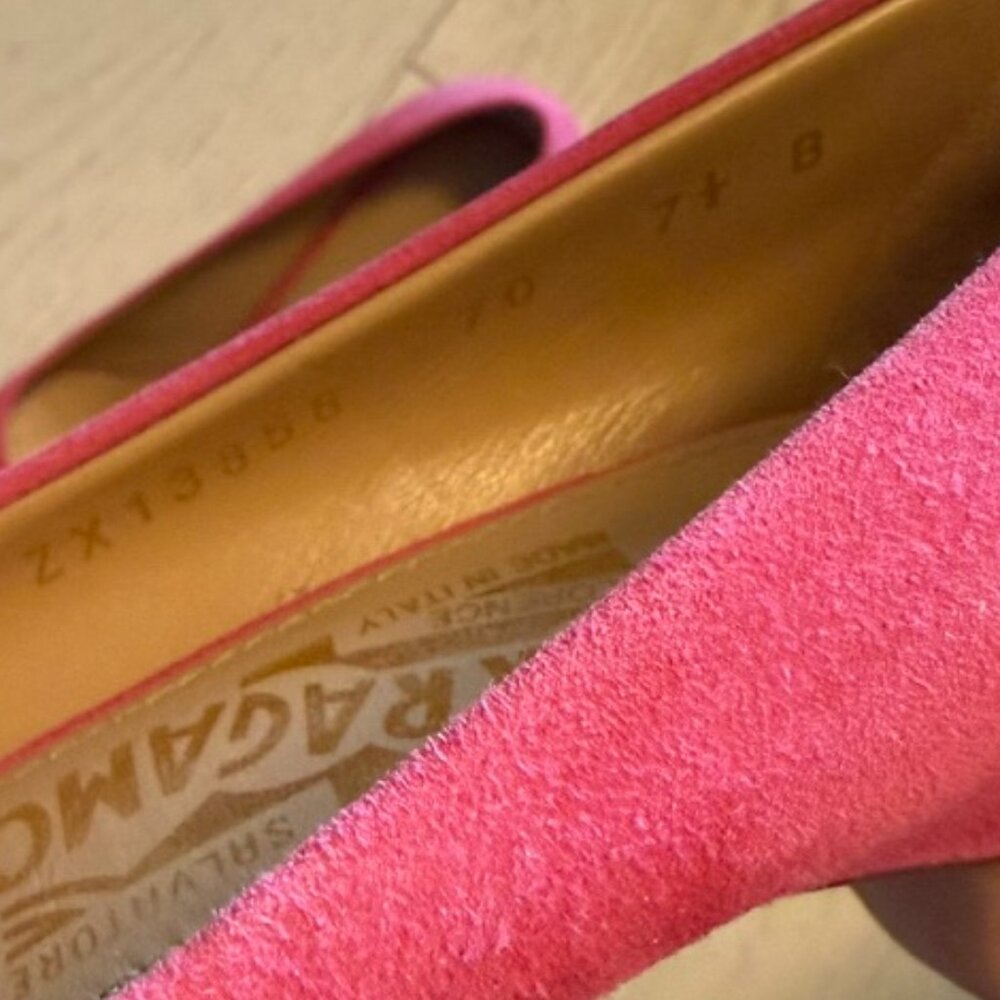 Salvatore Ferragamo Hot Pink 🔥 Suede Pumps Size 7.5 Kitten Heel Pointy toe - Picture 16 of 16